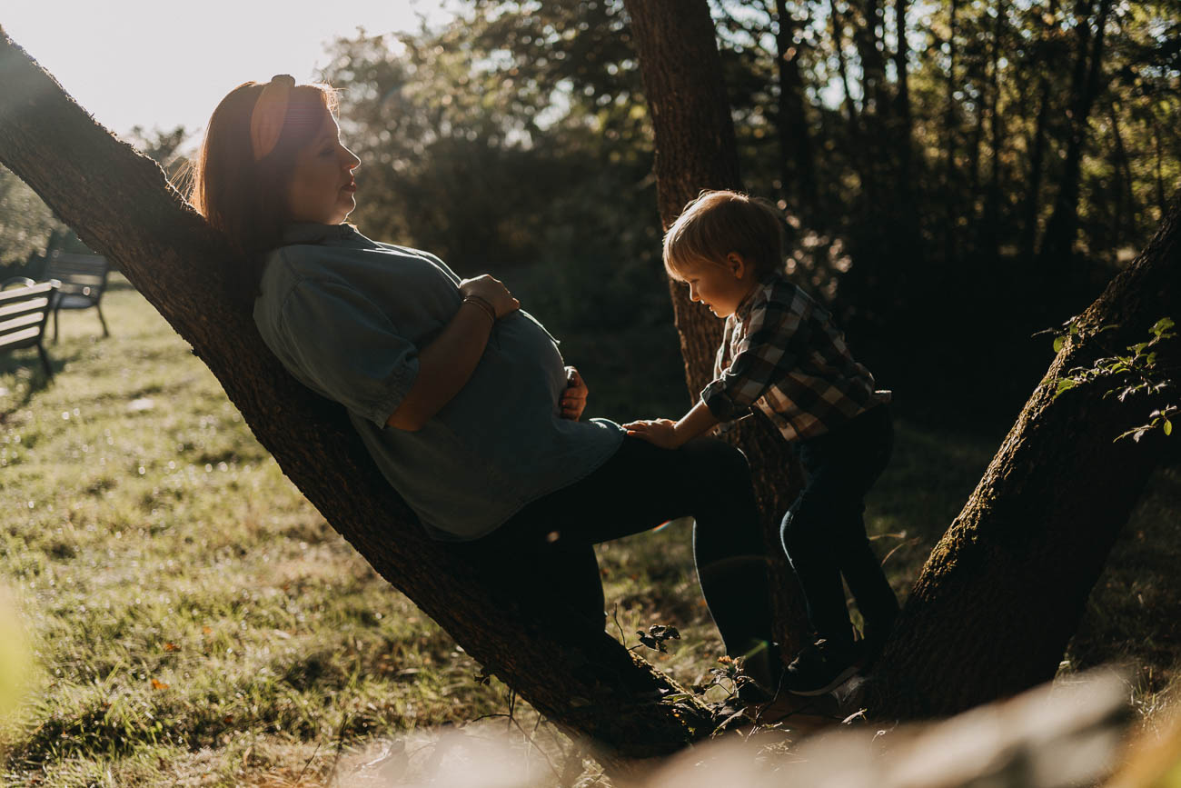 Jak sie ubrać na sesje ciążową, zdjęcia ciążowe w plenerze